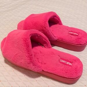Muk Luks Women's Vibrant Pink Fuzzy Slippers